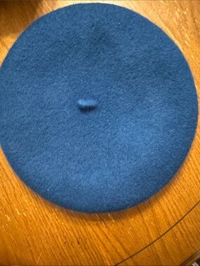 Classic Wool Beret in Deep Blue “VIVE TY FRANCE” EUC